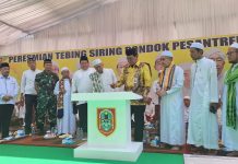 Gubernur H. Sahbirin Noor meresmikan Tebing Siring Pondok Pesantren Darussalam Martapura