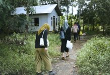 Ketua PIRA Kabupaten Banjar Pindo Hanastiti, bagikan bingkisan dan silaturahmi ke rumah keluarga