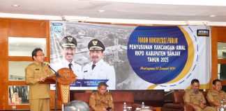 Setda Banjar HM. Hilman membuka forum konsultasi publik RKPD Kabupaten Banjar tahun 2025