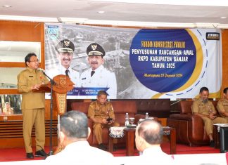 Setda Banjar HM. Hilman membuka forum konsultasi publik RKPD Kabupaten Banjar tahun 2025