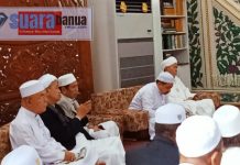 Wakil bupati Banjar Habib Idrus Al Habsyi sholat Id di Mesjid Al Koramah