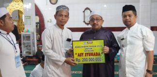 Safari Ramadhan 1445 H, wakil bupati Banjar Said Idrus Al Habsyie berbuka puasa di Masjid Al Muhajirin Gambut