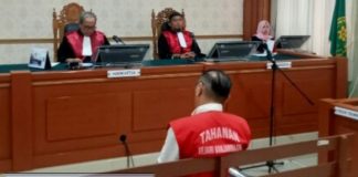 Majelis hakim memvonis 1 tahun 8 bulan penjara terhadap terdakwa TPPU Lian Silas