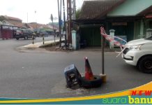 Diduga sering dilintasi truk bermuatan material, penutup saluran drainase di Simpang Empat Amaco Banjarbaru rusak berkali-kali