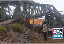Kini jembatan penghubung tiga desa di Anjir Pasar sudah tua, perlu perbaikan