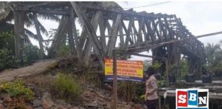 Kini jembatan penghubung tiga desa di Anjir Pasar sudah tua, perlu perbaikan