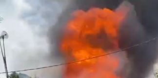 Sebuah bangunan emplasmen milik PTPN Danau Salak, Minggu siang terbakar