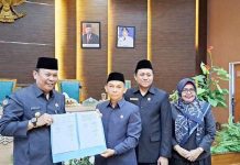 Pejabat Bupati Batola sampaikan pengantar raperda RJPD 2025-2045