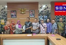 Sekretaris DPRD Batola M. Haris Isroyani, sambut hangat kunjungan kerja DPRD Jombang di Batola