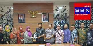 Sekretaris DPRD Batola M. Haris Isroyani, sambut hangat kunjungan kerja DPRD Jombang di Batola