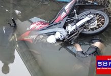 Polisi dan warga evakuasi pengendara motor, diduga alami kecelakaan tunggal hingga terjun ke parit