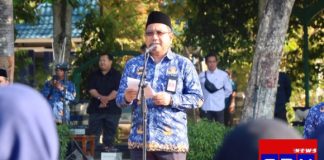 Setda HM. Hilman menjadi pembina upacara dalam apel gabungan ASN dilingkup Pemkab Banjar