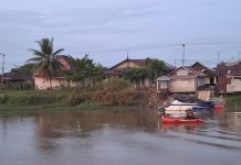 Seorang santri diduga tenggelam di sungai Martapura, tim relawan DPKP Banjar lakukan pencarian