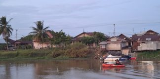 Seorang santri diduga tenggelam di sungai Martapura, tim relawan DPKP Banjar lakukan pencarian