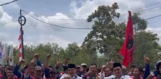 Puluhan massa naik motor trail, iringi pasangan Mujiyat-Fahrin daftar Pilkada Batola