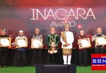 Pemkab Banjar bersama empat kabupaten lainnya, menerima penghargaan dari LAN RI