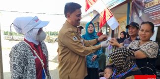 Sub PIN Polio di Desa Asia Baru, Sekwan Batola ikut serta berikan imunisasi Polio