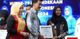 Malam ramah tamah, Bupati Saidi Mansyur berikan penghargaan untuk anggota Paskibara