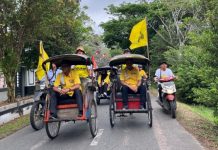 Daftar ke KPU Batola, Rahmadian Noor – Sumarji naik becak