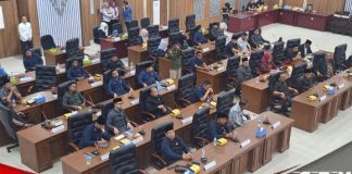 9 orang absen dalam sidang paripurna pertama DPRD Kabupaten Banjar