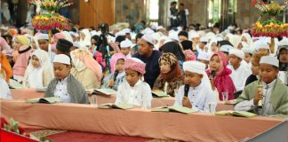 Ribuan anak SD mengikuti Khataman Al-Quran di Masjid Raya At Taqwa Amuntai