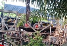 Sebuah truk terperosok di jembatan darurat di Mataraman, hingga menimbulkan kemacetan sepanjang 3 kilometer