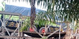 Sebuah truk terperosok di jembatan darurat di Mataraman, hingga menimbulkan kemacetan sepanjang 3 kilometer