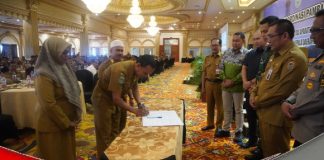 Kepala Desa se Kabupaten Banjar tandatangani pakta integritas netralitas di Pilkada 2024