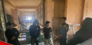 Dua remaja tanpa identitas terjaring razia patroli Sat Pol PP di pertokoan Pasar Batuah