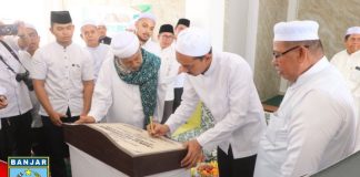 Jelang haul Guru Sekumpul, Bupati Saidi Mansyur meresmikan Masjid Baiturrahman di Sekumpul Indah Martapura