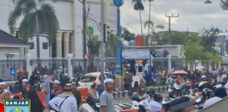 Dishub Banjar tertibkan puluhan mobil jamaah haul yang parkir sembarangan