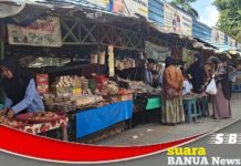 Berkah haul Guru Sekumpul, pedagang wadai di Pasar Martapura ramai di kunjungi pembeli