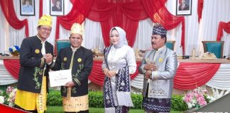 Jelang hari jadi ke 65 tahun, DPRD Batola gelar sidang paripurna dengan pakaian adat