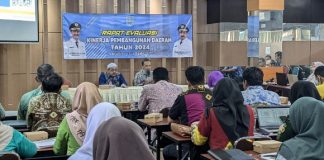 Wakil Bupati Said Idrus sampaikan arahan kepada SKPD dalan rapat evaluasi kinerja pembangunan daerah