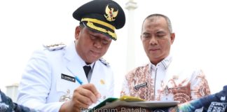 Usai dilantik, Bupati Barito Kuala Bahrul Ilmi teken SK penetapan koperasi penerima pinjaman dana pupuk bersubsidi