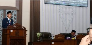 H. Saidi Mansyur sampaikan pidato sebagai bupati periodi 2025-2030 dalam rapat paripurna DPRD Kabupaten Banjar