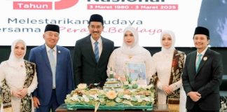 Saidi Mansyur dan Said Idrus terima SK pengesahan mereka sebagai bupati dan wakil bupati Kabupaten Banjar