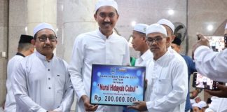 Safari ramadhan di Desa Madurejo, Bupati Saidi Mansyur serahkan bantuan hibah bidang keagamaan kepada yayasan PP