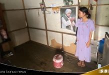 Pilu, remaja puteri di Desa Sungai Tabuk hidup seorang diri tanpa kedua orang tua