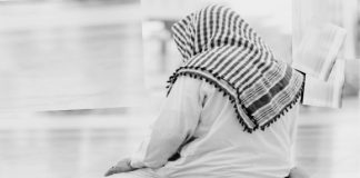 Bacaan Tahiyat Akhir Lengkap: Arab, Latin, dan Artinya