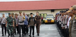 Wakil bupati Herman Susilo, bersama Kapolres Batola ikut apel gelar pasukan OKI 2025