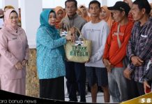 TP PKK Batola bagikan 2.753 paket sembako untuk abang becak dan pekerja lepas di Marabahan