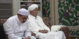 Wakil Bupati H. Said Idrus bersama ribuan warga sholat id di Masjid Agung Al Karomah Martapura