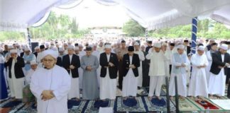 Gubernur H. Muhidin sholat id di Masjid Raya Sabilal Muhtadin bareng wakil gubernur H. Hasnuryadi