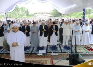 Gubernur H. Muhidin sholat id di Masjid Raya Sabilal Muhtadin bareng wakil gubernur H. Hasnuryadi