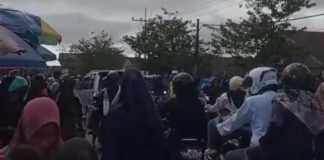 Jamaah haul Datu Kelampaian penuhi ruas Jalan Martapura Lama Teluk Selong