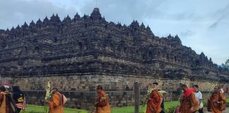 36 Biksu Thudong tiba di Candi Borobudur, tuntaskan perjalanan spiritual