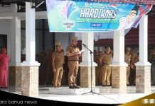 Wakil bupati Herman Susilo menjadi pembina upacara Hardiknas 2025 di Marabahan
