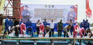 Dukung program ketahanan pangan nasional, Polda Kalsel berikan bantuan bibit ikan