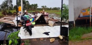 Angin Puting Beliung rusak sejumlah rumah di Desa Cahaya Baru, Barito Kuala
